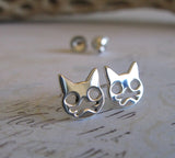 Cat Face with Whiskers. Stud earrings in sterling silver.