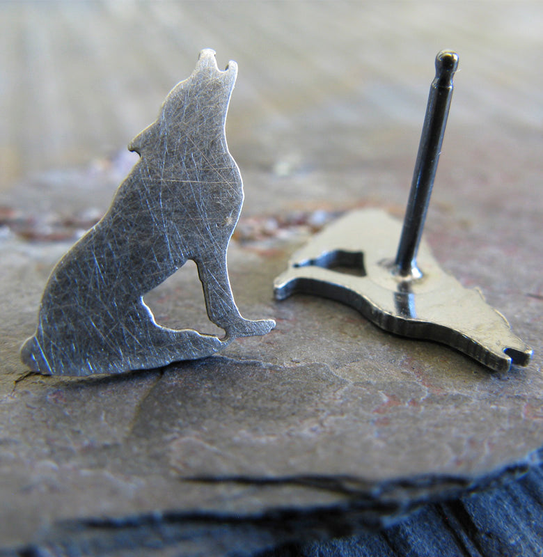 Wolf earrings studs top